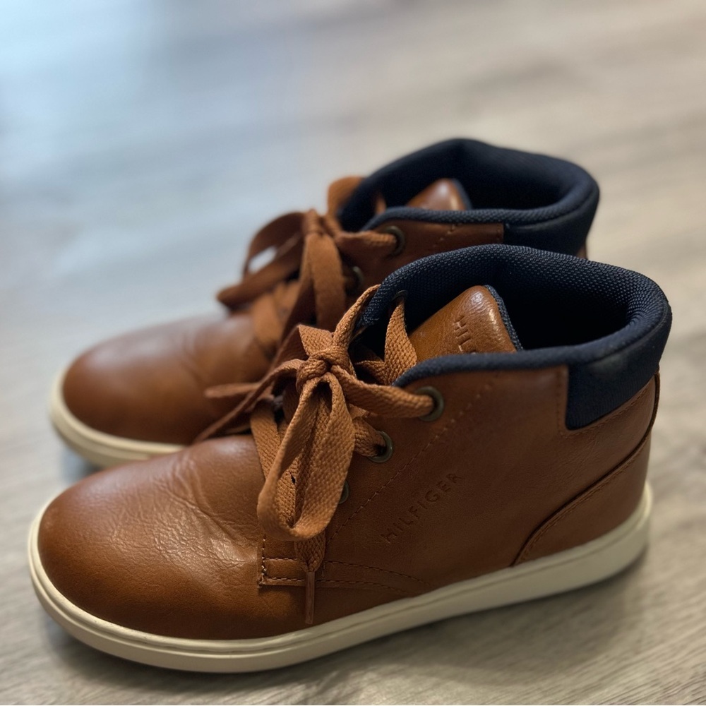 Kids Tommy Hilfiger brown lace boots size 1